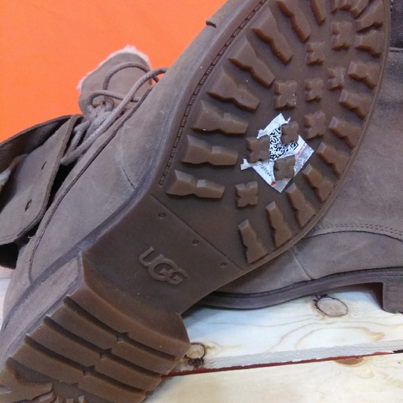 Women ugg boot(Authentic) - Picture 2 of 8